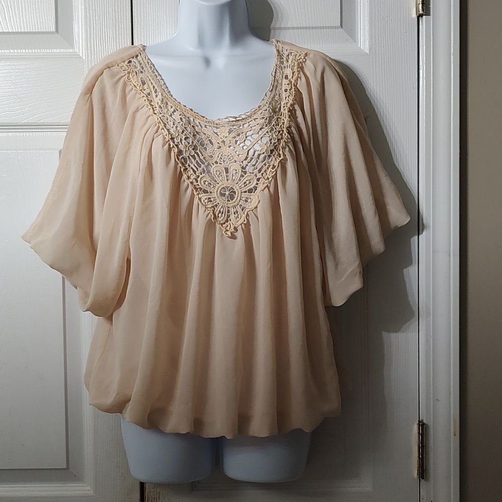 XXI cream crochet balloon bloom style blouse classy night out  party Sz M